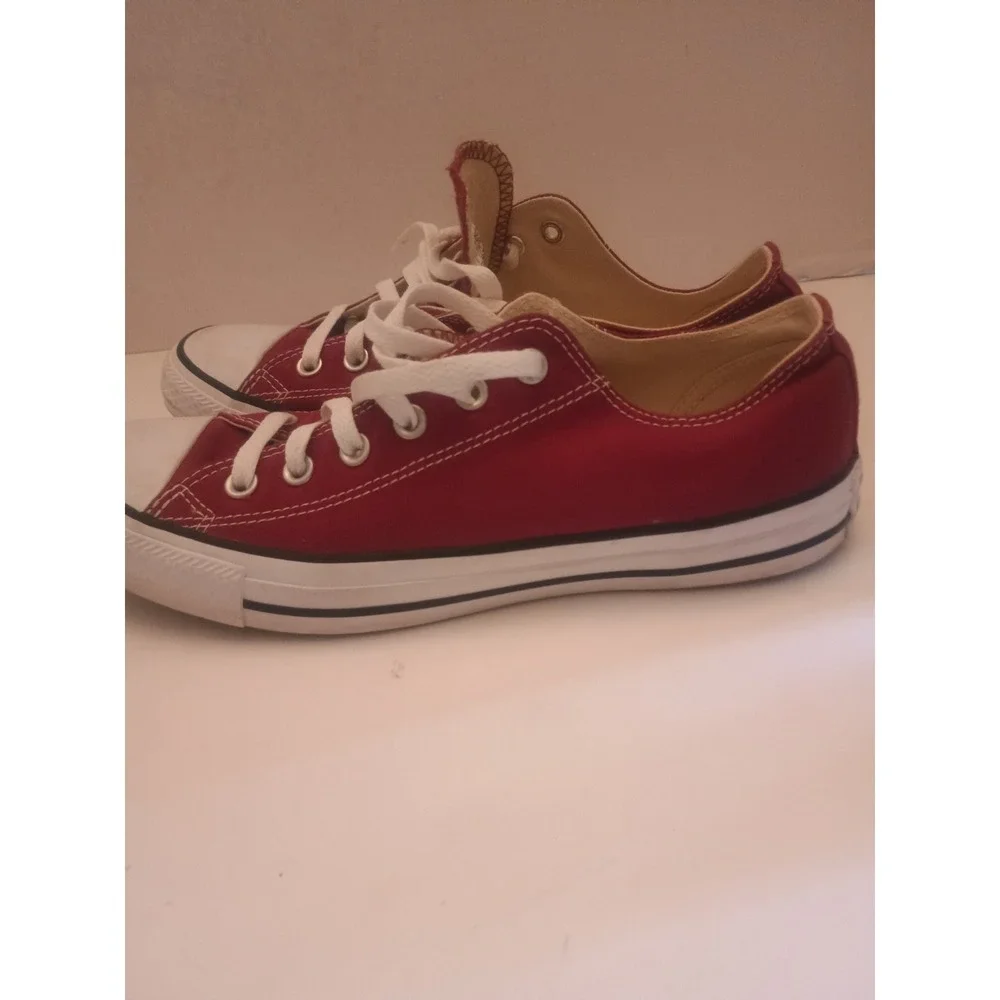 Unisex Red Converse Tennis Shoes Men's Size 8/Women's Size 10
